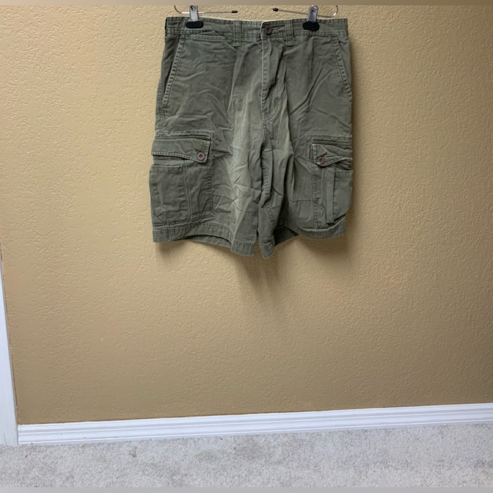 Men’s footlocker shorts 32